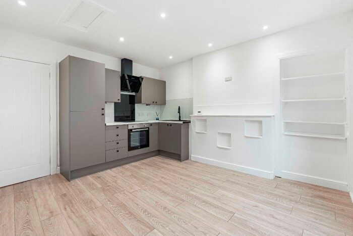 2 Bedroom Flat To Rent In Broughton Road, Broughton, Edinburgh, EH7