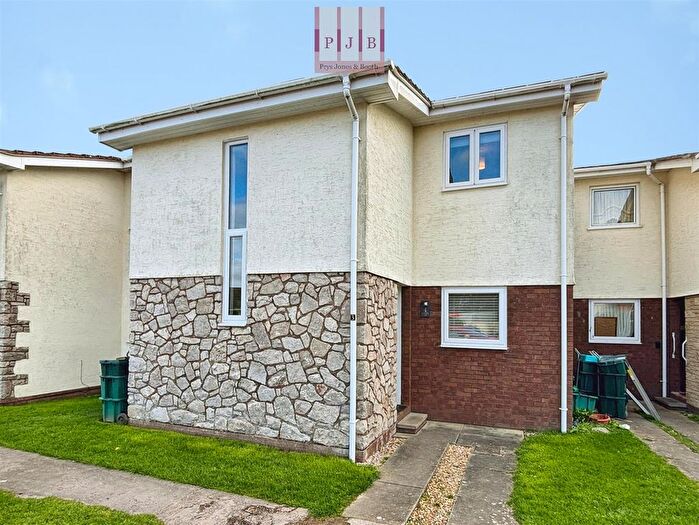 2 Bedroom Flat For Sale In Plastirion, Towyn, LL22