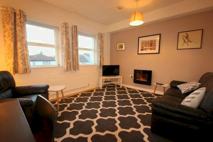 2 Bedroom Flat To Rent In Warwards Lane, Birmingham, B29