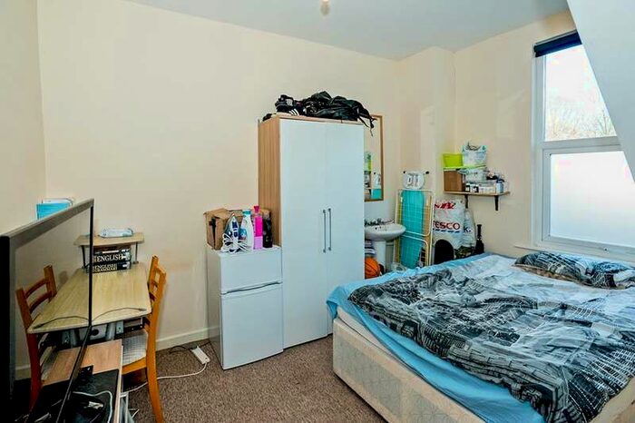 3 Bedroom Semi-Detached House To Rent In Church Road, Portsmouth, PO1