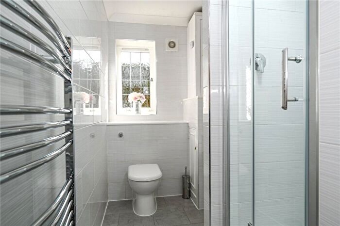 2 Bedroom Apartment To Rent In Rosslyn Park, Weybridge, KT13