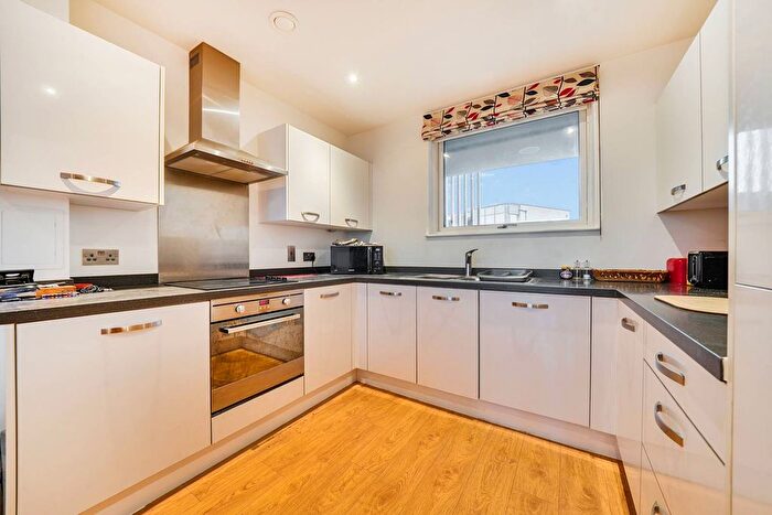 1 Bedroom Flat To Rent In Southampton Way, Camberwell, London, SE5