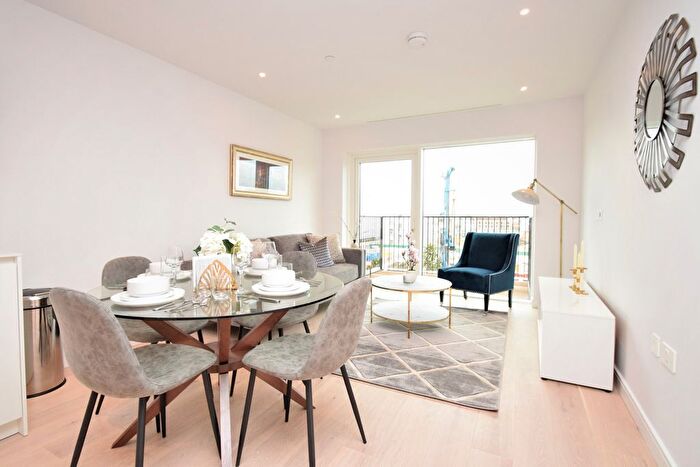 1 Bedroom Flat To Rent In Fairwater House, Lockgate Road, SW6