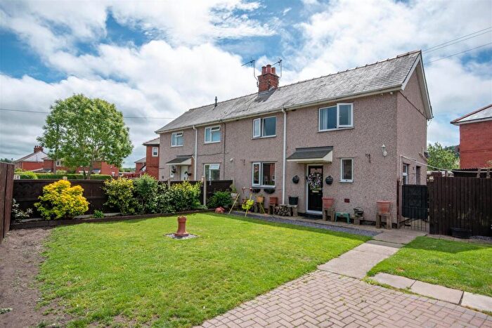 3 Bedroom Semi-Detached House For Sale In Cae Gwilym Lane, Cefn Mawr, Wrexham, LL14