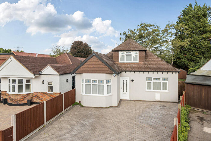 4 Bedroom Detached House For Sale In Hollies Avenue, West Byfleet, KT14
