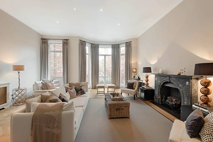 2 Bedroom Maisonette For Sale In Sloane Gardens, London, SW1W