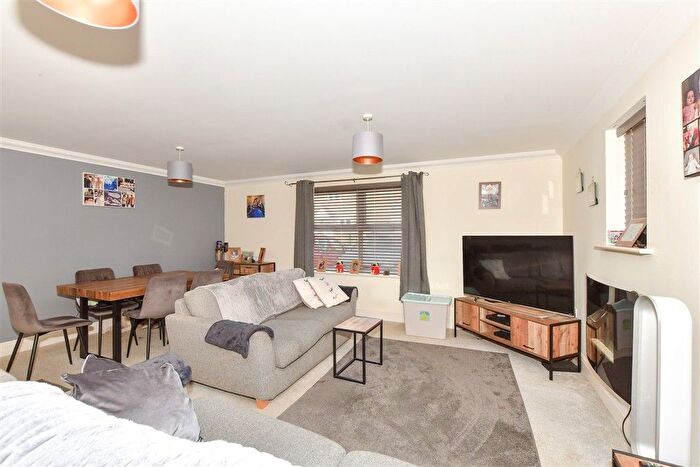 2 Bedroom Flat For Sale In Paxton Avenue, Hawkinge, Folkestone, Kent, CT18