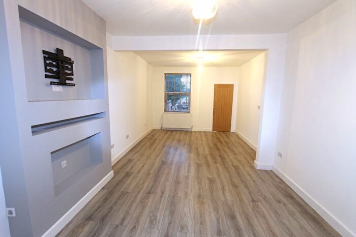 3 Bedroom Town House To Rent In Lutterworth Road, Northampton, NN1