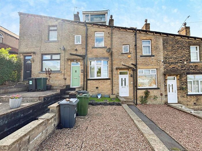 3 Bedroom Terraced House For Sale In Beldon Lane, Bradford, BD7