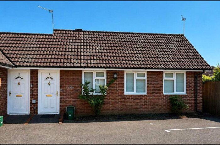 1 Bedroom Semi-Detached Bungalow For Sale In Flaxfield Road, Basingstoke, RG21