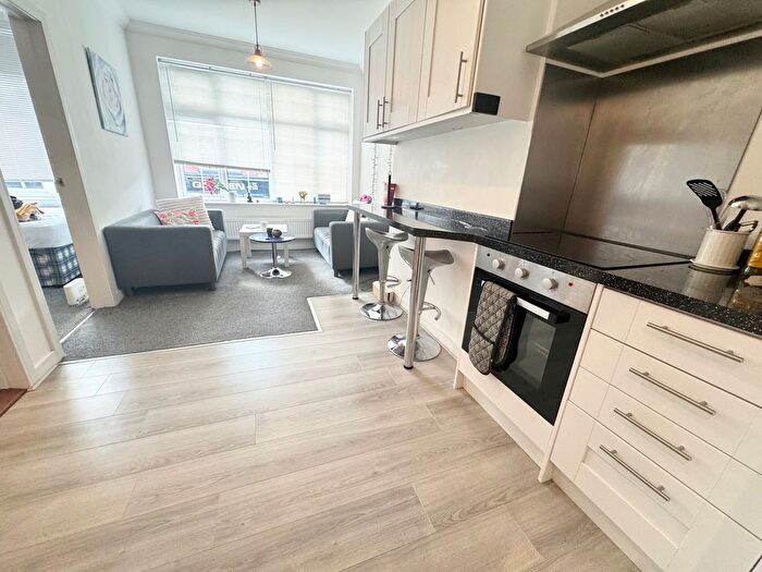 3 Bedroom Flat To Rent In Charminster Road, Bournemouth, BH8