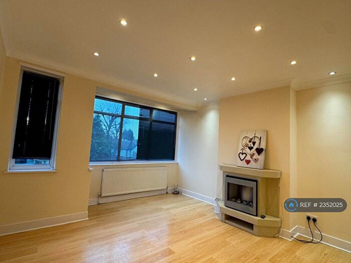 2 Bedroom Maisonette To Rent In Westland Avenue, Hornchurch, RM11
