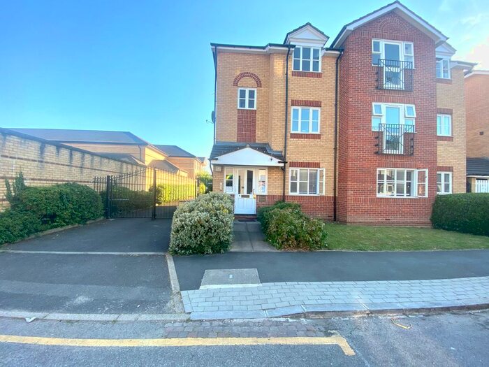 1 Bedroom Flat To Rent In Vine Lodge, Hutton Grove, North Finchely, London, N12