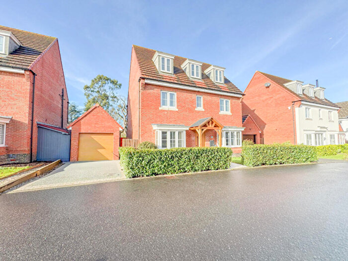 5 Bedroom Detached House For Sale In Pond Chase, Hockley, SS5