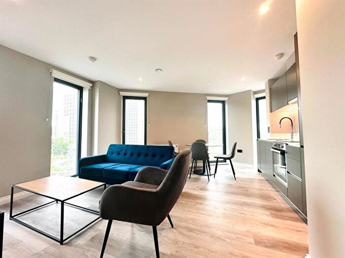 2 Bedroom Apartment For Sale In Springwell Gardens, Whitehall Road, Leeds, LS12