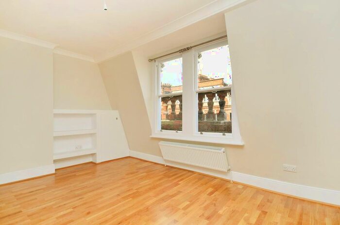 2 Bedroom Flat To Rent In Electric Avenue, Brixton, London, SW9