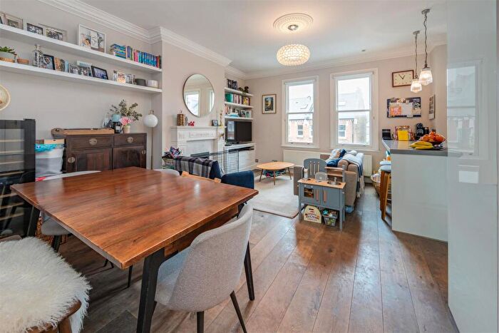 3 Bedroom Flat For Sale In Savernake Road, Hampstead, NW3