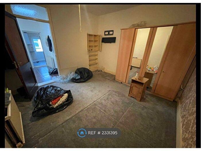 6 Bedroom Semi-Detached House To Rent In Baden Road, Ilford, IG1