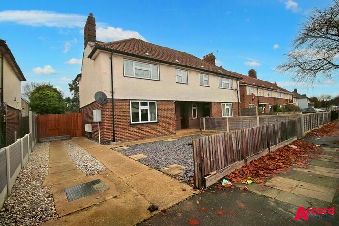 Studio To Rent In Bellhouse Road, Romford, RM7