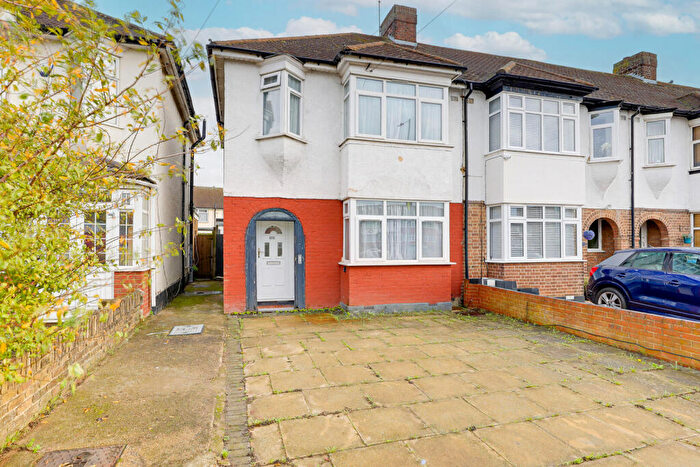 3 Bedroom Semi Detached House For Sale In Great Cambridge Road, Enfield, EN1