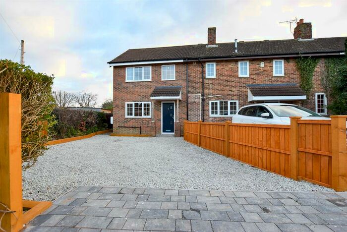 3 Bedroom End Of Terrace House To Rent In Mackenders Close, Eccles, ME20