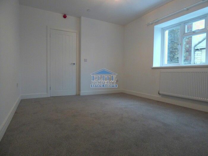 1 Bedroom Flat To Rent In Commercial Street, Kenfig Hill, Bridgend. CF33