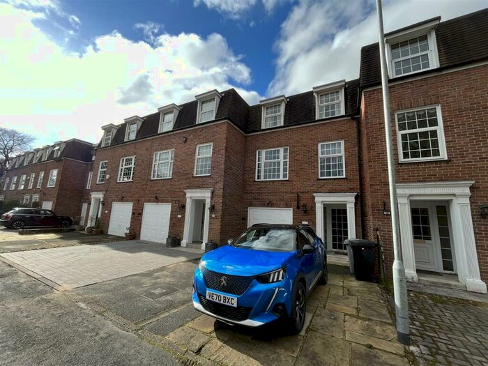 3 Bedroom House To Rent In Curzon Mews, Wilmslow, SK9