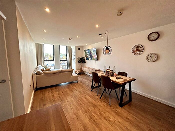 2 Bedroom Flat To Rent In Masons Avenue, Croydon, CR0