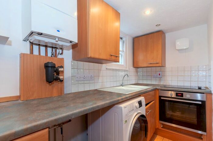 2 Bedroom Flat For Sale In Warnborough Road, Oxford, OX2
