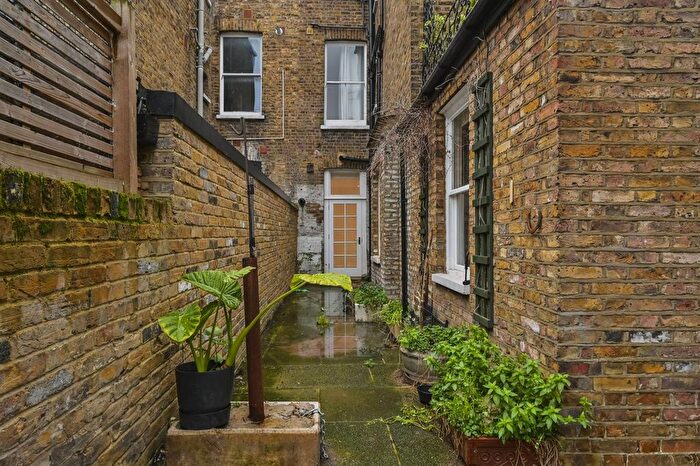 2 Bedroom Flat To Rent In Portnall Road, Queen's Park, London, W9