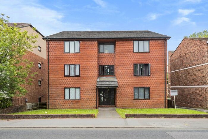 Studio To Rent In Station Road, Redhill, RH1