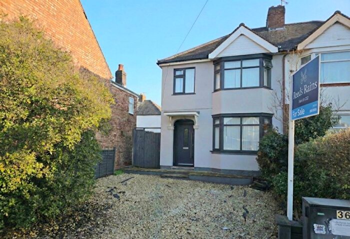 3 Bedroom Semi Detached House For Sale In Nuneaton Road, Bedworth, Warwickshire, CV12