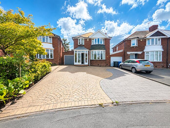 3 Bedroom Detached House For Sale In Summerfields Avenue, Halesowen, B62