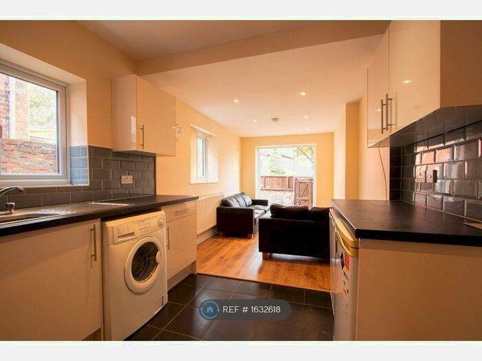 4 Bedroom Terraced House To Rent In Milton Road, Southampton, SO15