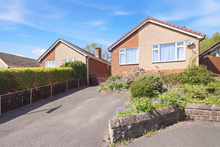 2 Bedroom Detached Bungalow For Sale In Halton Close, Chesterfield, S41