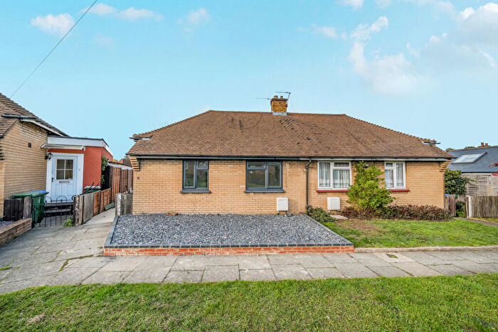 3 Bedroom Bungalow For Sale In Dale End, Crayford, Dartford, DA1
