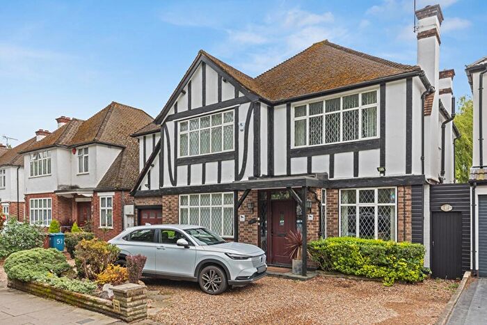 4 Bedroom Detached House For Sale In London Road, Stanmore, HA7