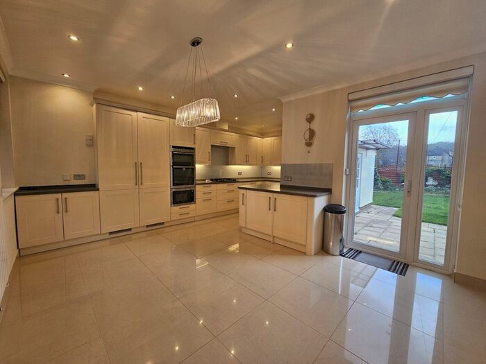 3 Bedroom Semi-Detached House To Rent In Colyton Road, London, SE22