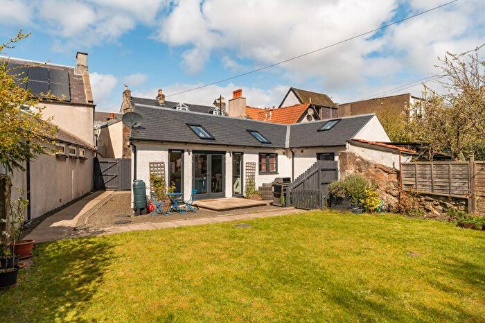 2 Bedroom Bungalow For Sale In High Street, Aberdour, KY3