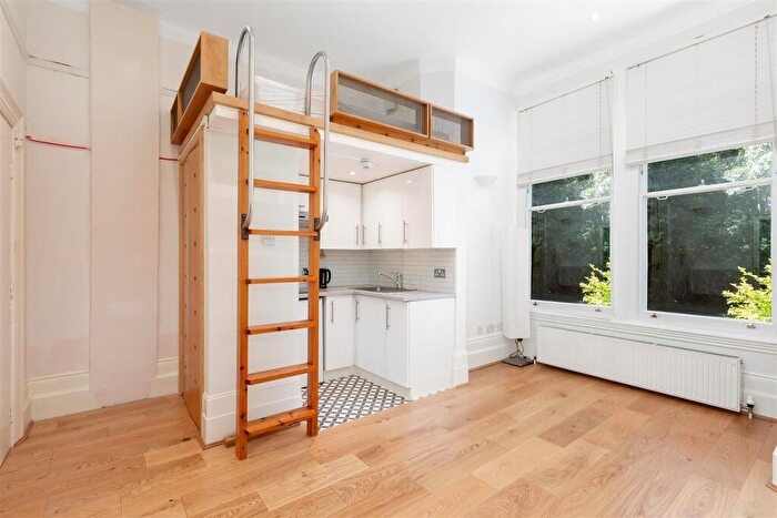 Flat To Rent In Christchurch Avenue, Kilburn, NW6