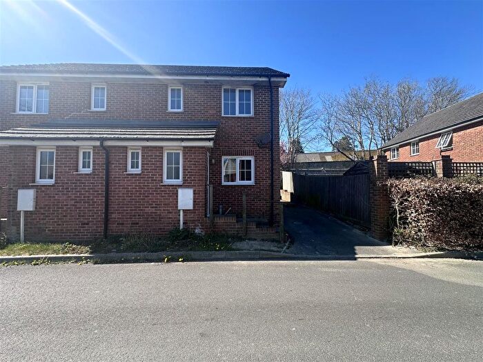 3 Bedroom Semi-Detached House To Rent In Norcross Close, Hastings, TN34