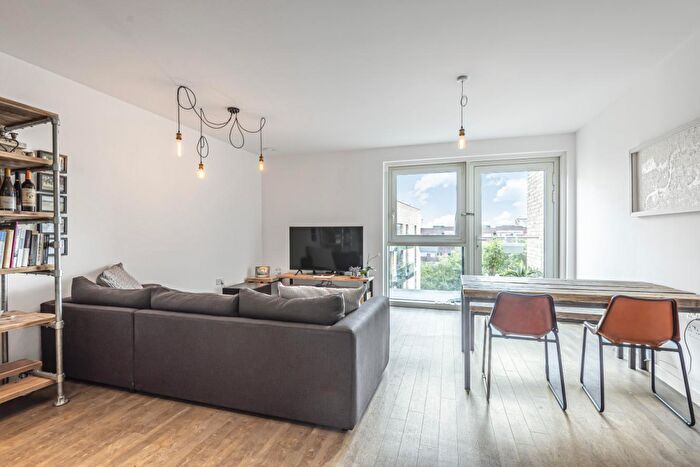 2 Bedroom House To Rent In Greenland Place, Surrey Quays, SE8