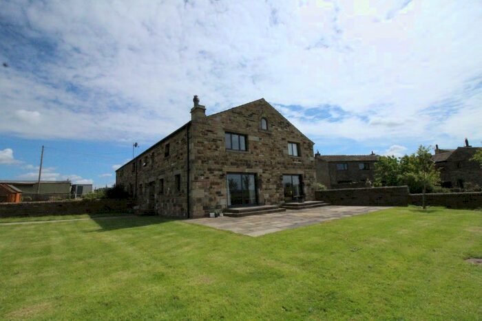 4 Bedroom Barn Conversion To Rent In Cam Lane, Clifton, Brighouse, HD6