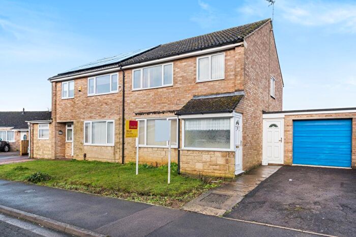 3 Bedroom Semi-Detached House To Rent In Bicester, Oxfordshire, OX26