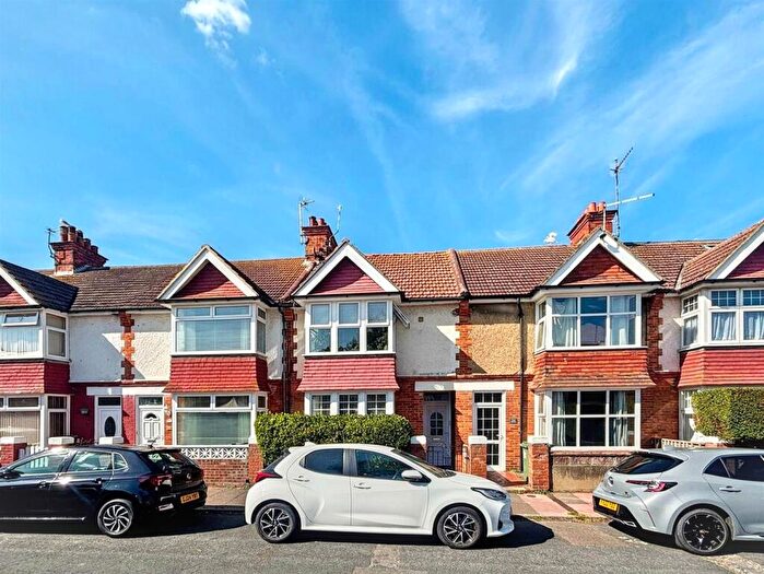 2 Bedroom Flat For Sale In Penhale Road, Eastbourne, BN22