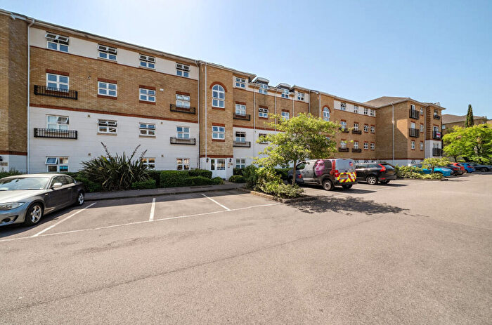 2 Bedroom Apartment For Sale In Ogden Park, Bracknell, Berkshire, RG12