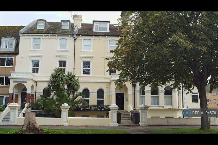 2 Bedroom Flat To Rent In The Avenue, Eastbourne, BN21