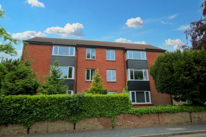 2 Bedroom Flat To Rent In Lattimore Road, St Albans, AL1