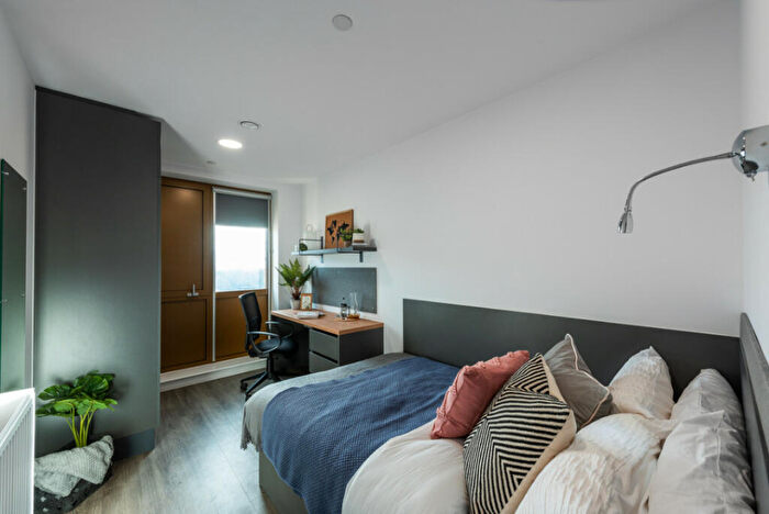 6 Bedroom House To Rent In Perth Road, London, IG2