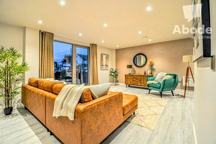 1 Bedroom Flat To Rent In The Metalworks, Petersfield Avenue, Slough, Berkshire SL2